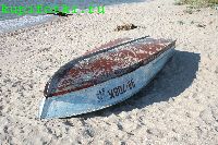 Лодка, песок, море, небо