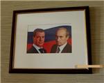 №6 Портрет Дмитрия Медведева и Владимира на фоне флага
